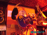 Blaue Gitarre in der Schnke Bremen